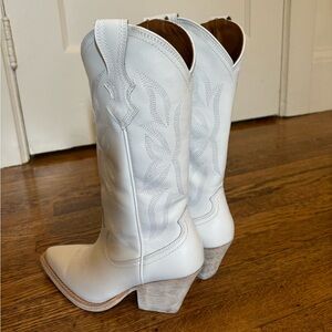 Thursday Boots Rodeo in White in size 6!